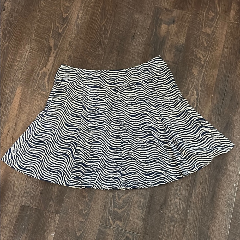 J. McLaughlin Black and White Wavy Print Skirt